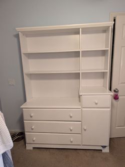 White storage hutch/dresser combo