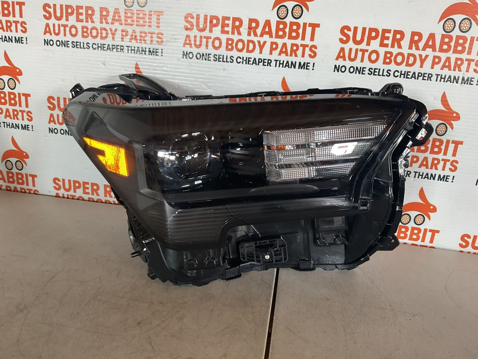 2024 Tacoma Passenger LED Headlight GOOD OFFER 🥰 ORIGINAL 2025