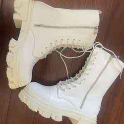 Dream Pairs boots (white)