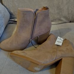 Camel Boots