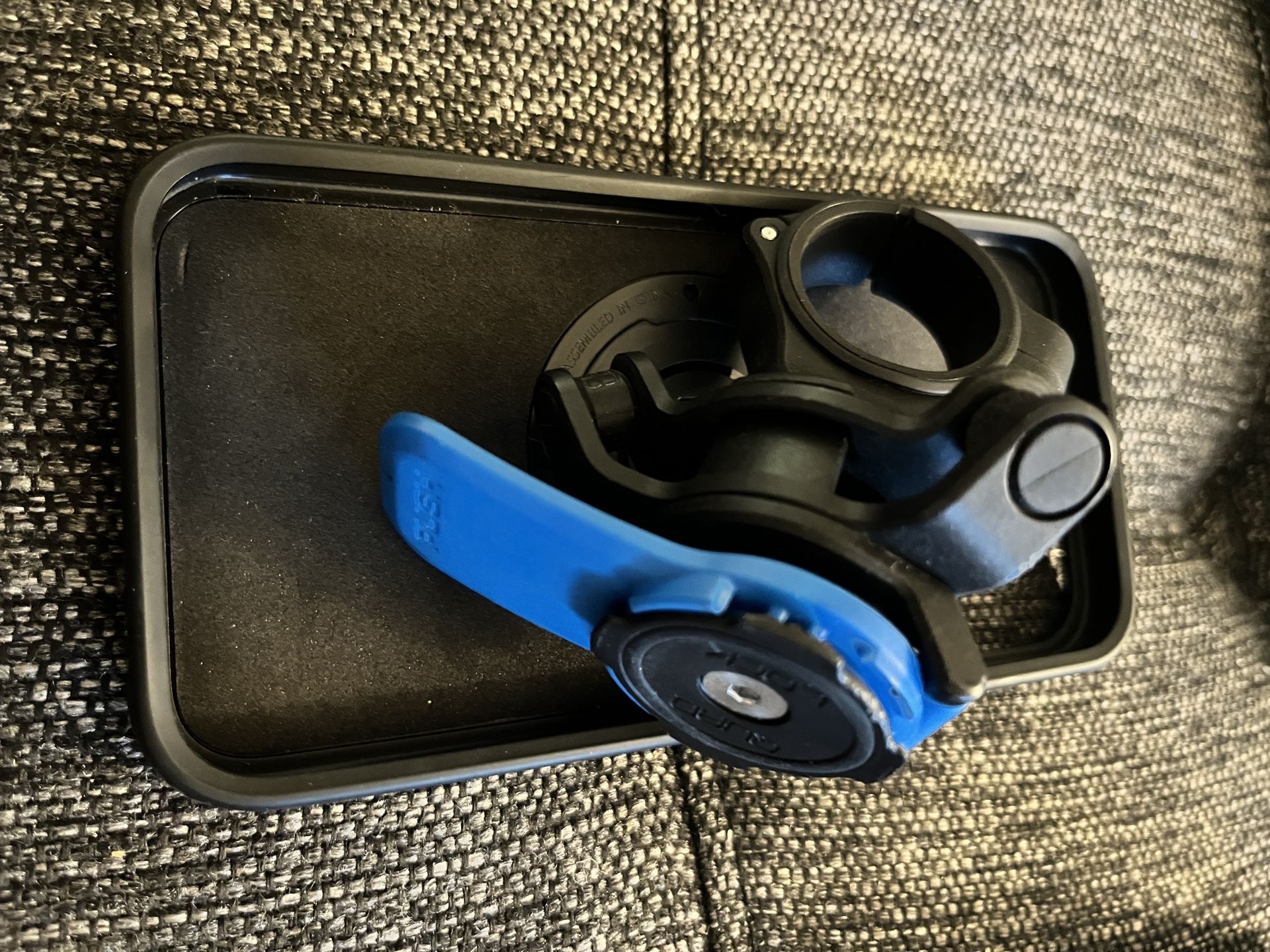 Quadlock Handlebar Mount w/ iPhone 13 Case