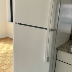 Refrigerator- GREAT CONDITION 