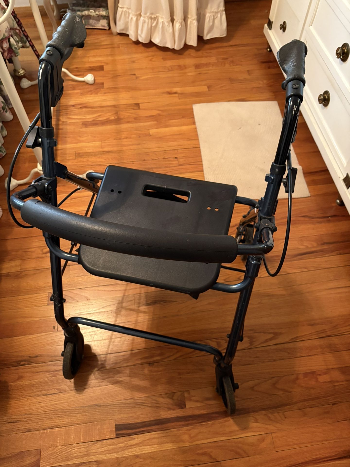 Walker With Seat And Hand Brakes