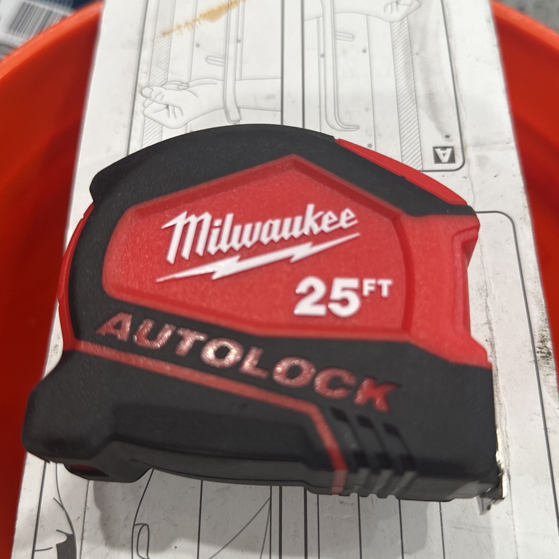 Milwaukee 25 Ft Tepe