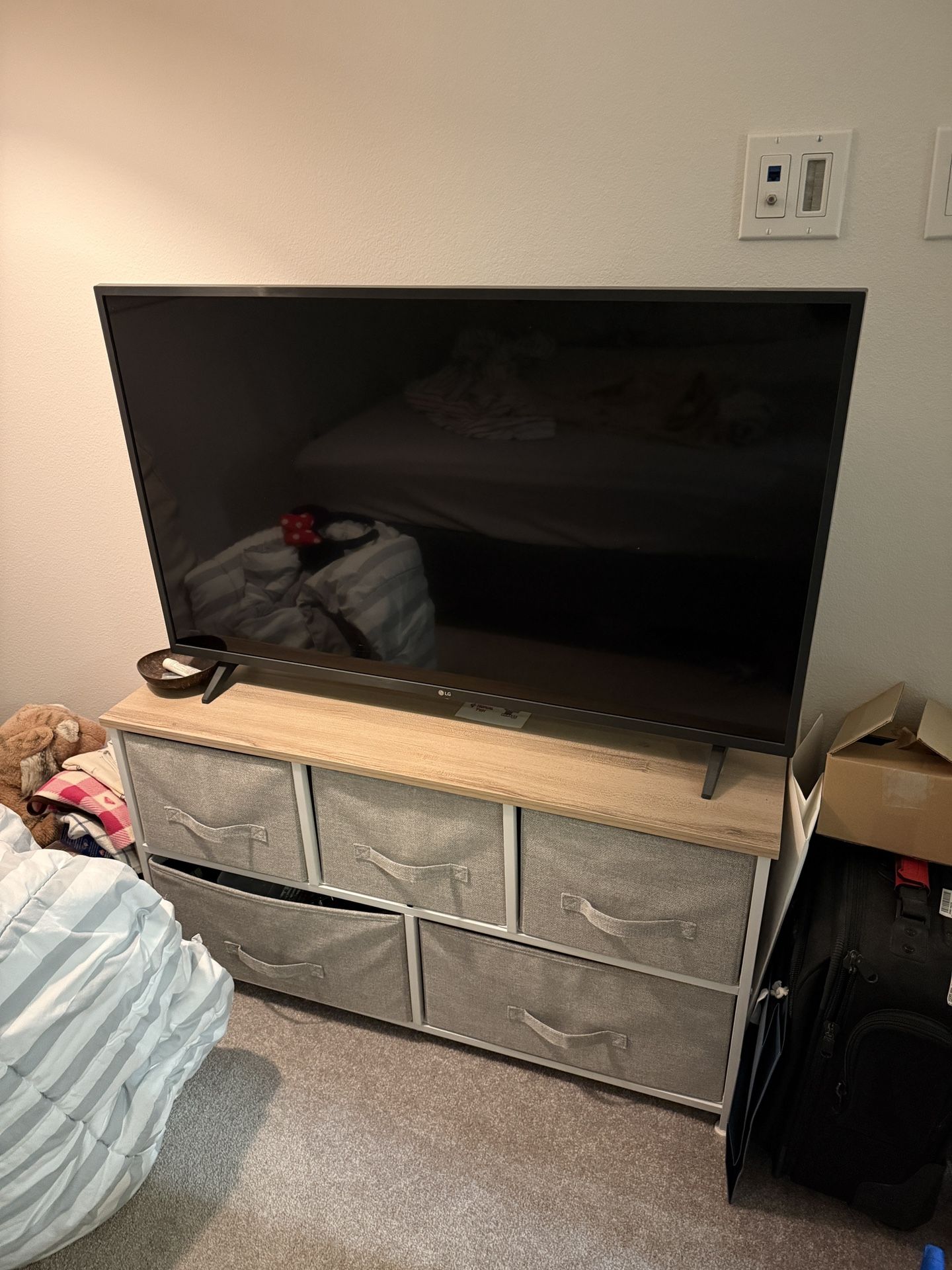 43inch LG Smart TV, 5 Storage Spaces TV Stand