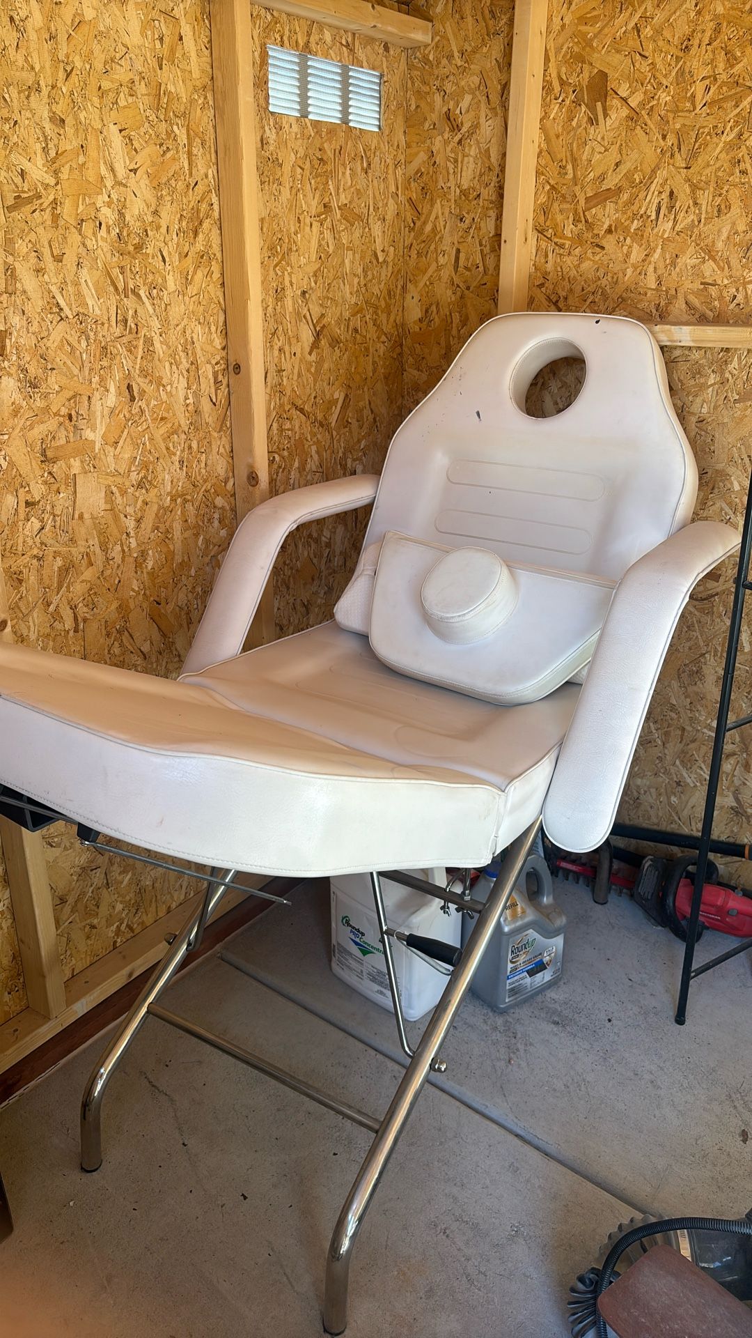 Reclinable Lash Chair