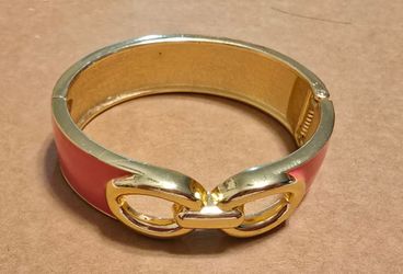 Costume jewelry Coral and gold bracelet