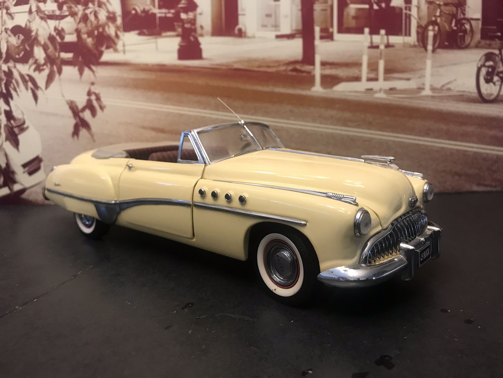1949 Buick Roadmaster Convertible. 1:24 Scale Diecast Collectible Car by Franklin Mint.