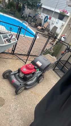 HONDA HRX217 LAWNMOWER