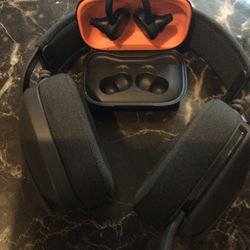 Selling Wireless Bluetooth Zone Vibe 100 And Skill Candy Blue Tooth Headphones