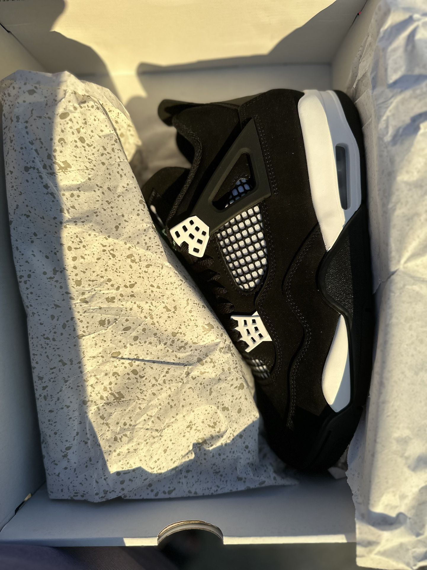 Jordan 4 Retro “White Thunder”