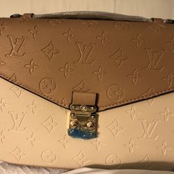 LOUIS VUITTON POCHETTE MÉTIS 