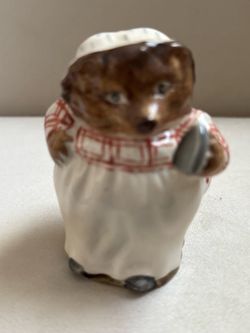 BESWICK Beatrix Potter MRS TIGGY WINKLE Hedgehog Figurine Made in England