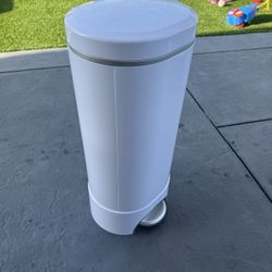Munchkin Step Diaper Pail