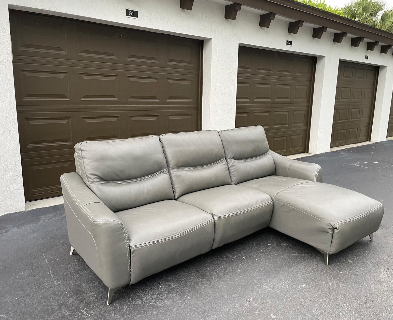 Sofa/Couch Sectional - LIKE NEW - Leather - Delivery Available 🚛