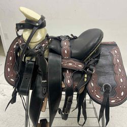 Montura Charra De Cuero Con Cantinas Redondas 