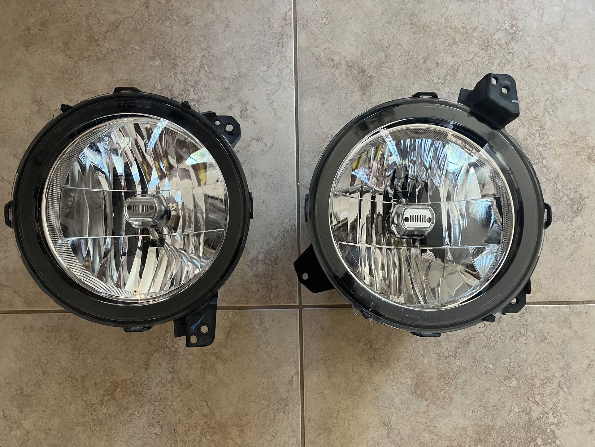 Jeep Gladiator OEM Headlights 