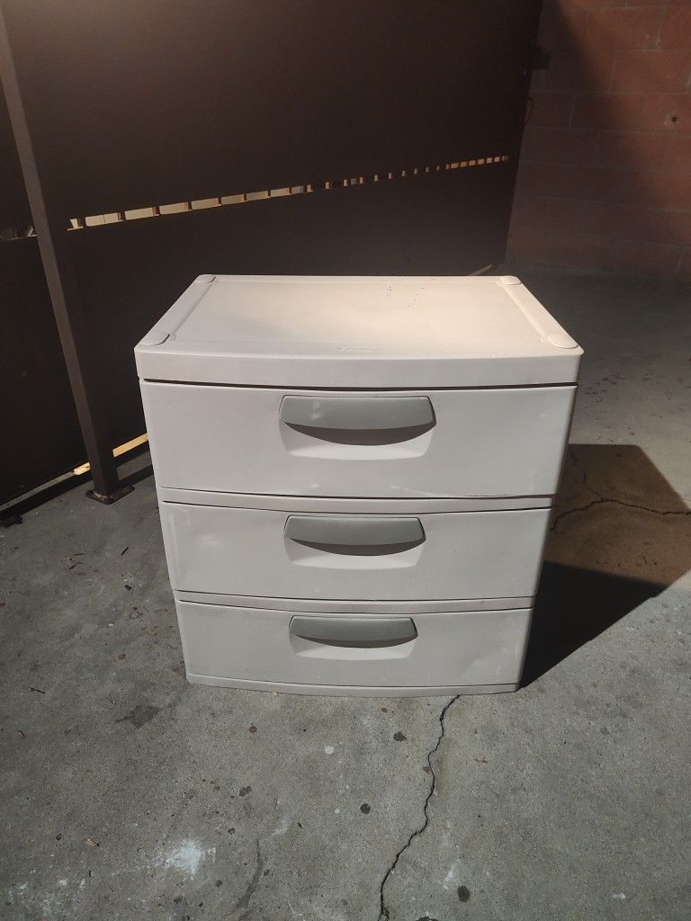 STERLITE HEAVY DUTY 3 DRAWERS UNIT - 26 W x 19 D x 27 H
