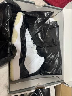 Jordans Nikes size 7Y