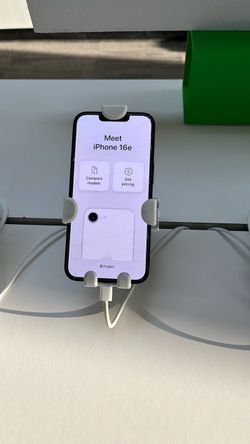 iPhone 16e promo when you SWITCH to cricket !!