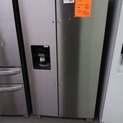 Brand New Whirlpool Refrigerator  Scratch And Dent 