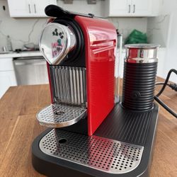 Nespresso CitiZ Milk C121 (like new)