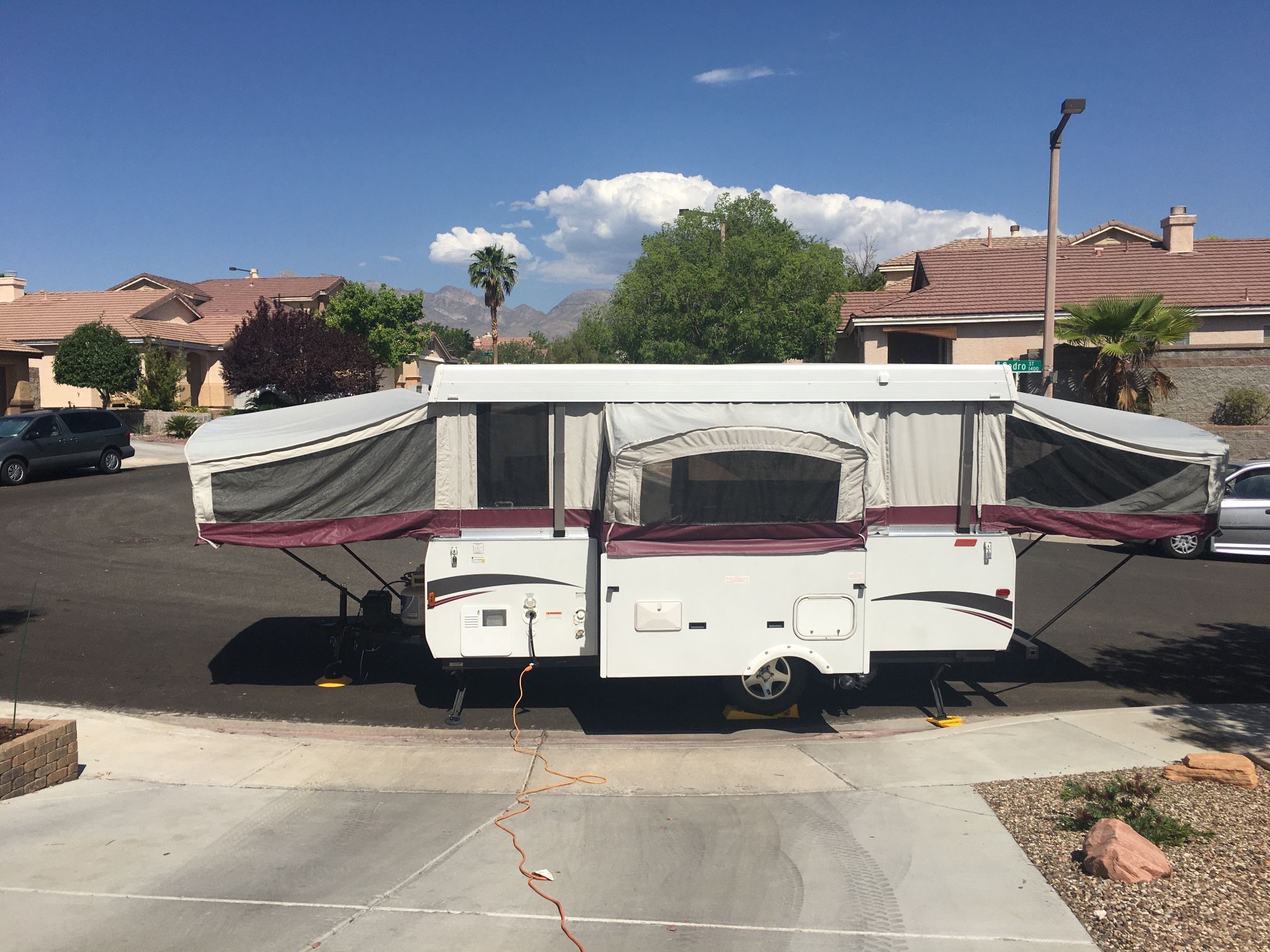 2010 Coleman Niagara Pop Up Trailer