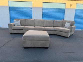 Beige Sectional Couch With Storage Ottoman 🚚🚛 Free Delivery 🚚🚛