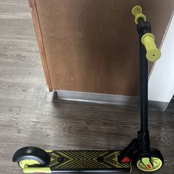 GO TRAX - green electric kids scooter  (Charger included)