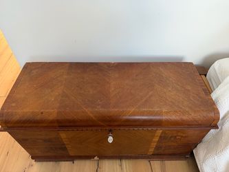 Antique Ln., Cedar chest