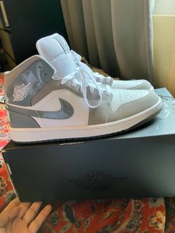 Men’s 10, Jordan 1 Mid SE grey