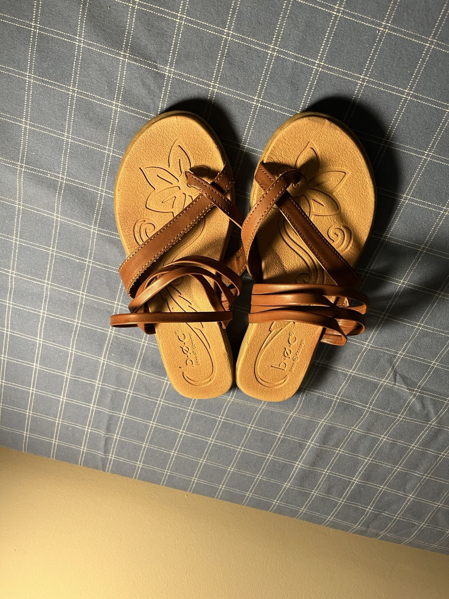 Boc Comfortable brown sandals with floral footbed design. Size 7