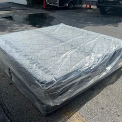 NEW MATTRESS KING SIZE PLUSH WITH BOX SPRING