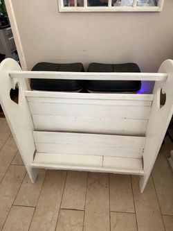 Wooden blanket holder