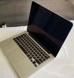 Apple MscBook Pro 13” - Like NEW