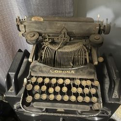 Vintage Typewriter 1917