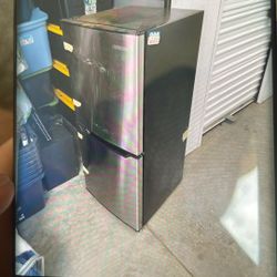 Mini Fridge Medium Size About 4/5 Feet Tall 