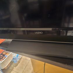 32' VIZIO TV -  EXCELLENT CONDITION $50
