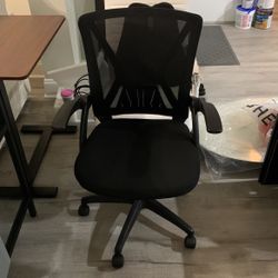 Black Mesh Back Office Chair 