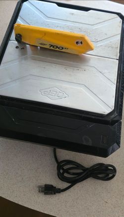 QEP 700XT 7" Portable Wet Tile Saw – 3/4 HP
