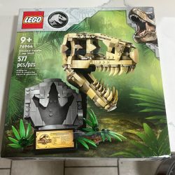 LEGO Jurassic World Dinosaur Fossils T rex skull