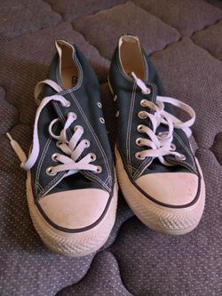 Converse Chuck Taylor Low Top Sneakers Sz. 7