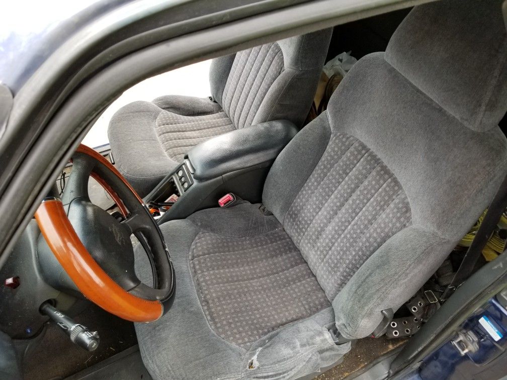 1999 chevy s10 interior