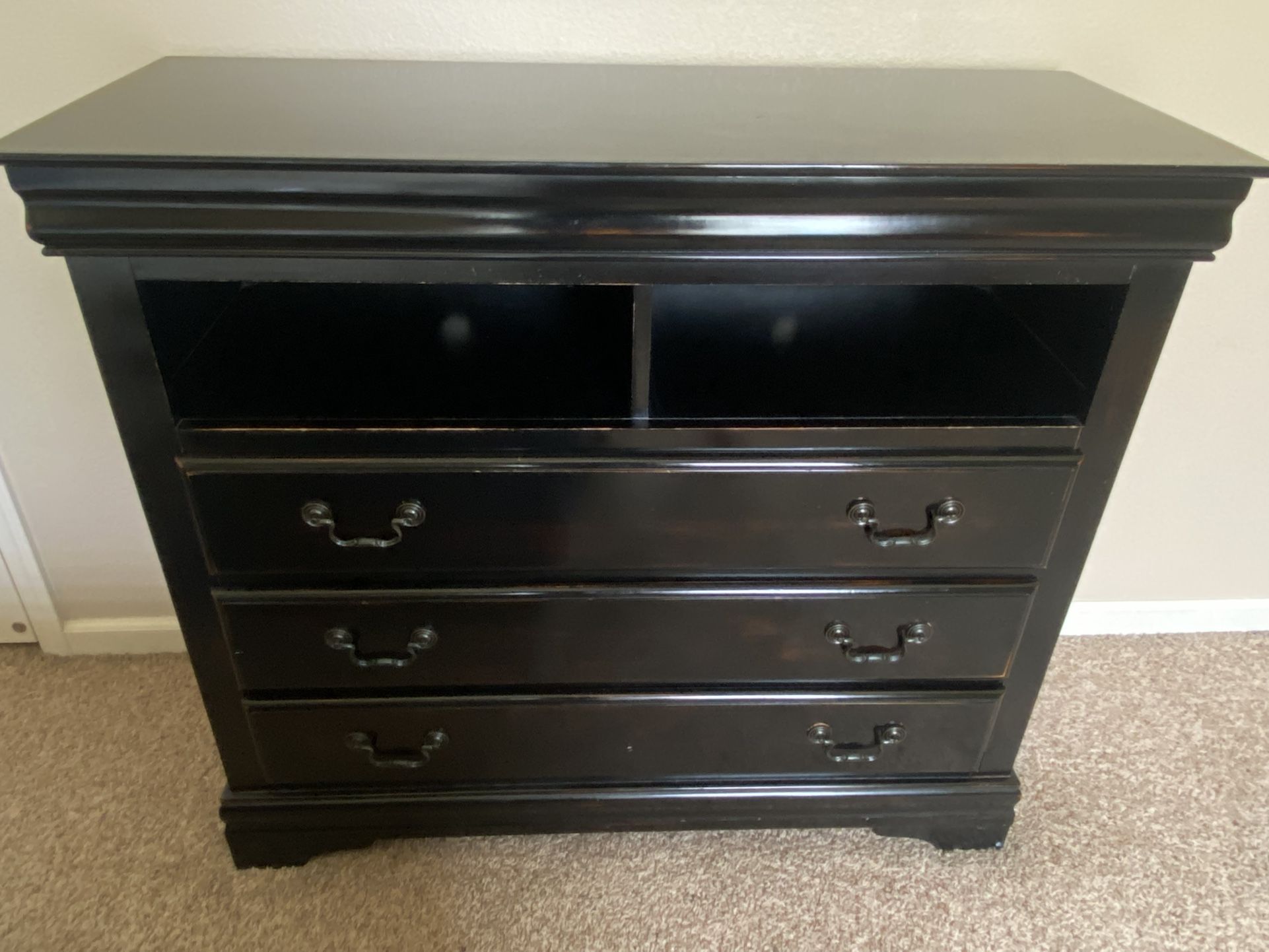 Dresser & Desk 