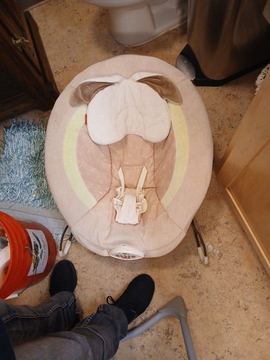 Fisher Price Bouncer/ Vibrating Baby Seat