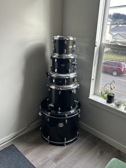 Shiny Black SPL 5 Piece Complete Drum Set