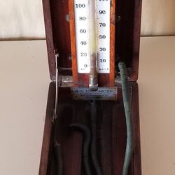 Antique B-D Manometer. Becton, Dickinson & Co. Rutherford NJ, Wood Case.