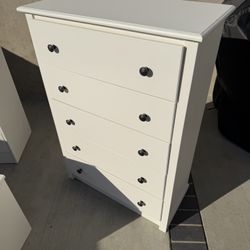 DRESSER,WHITE,5 Drawers, Cute And Clean!