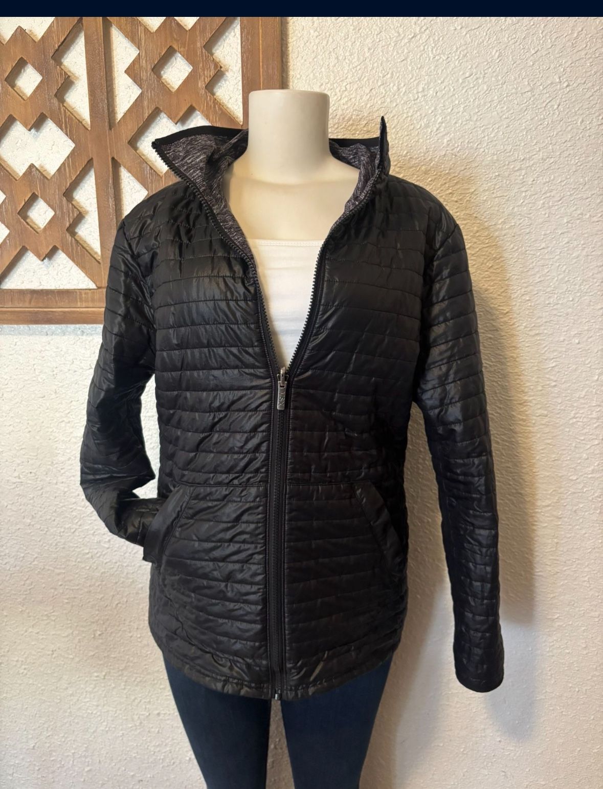 Women’s Large Victoria Sport Light Weight Jaceket