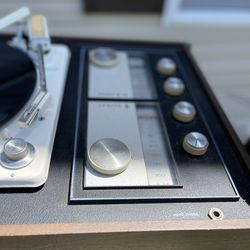 Vintage zenith Stereo with Speakers